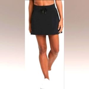 Women's Stretch Woven Skort All in Motion"" Black